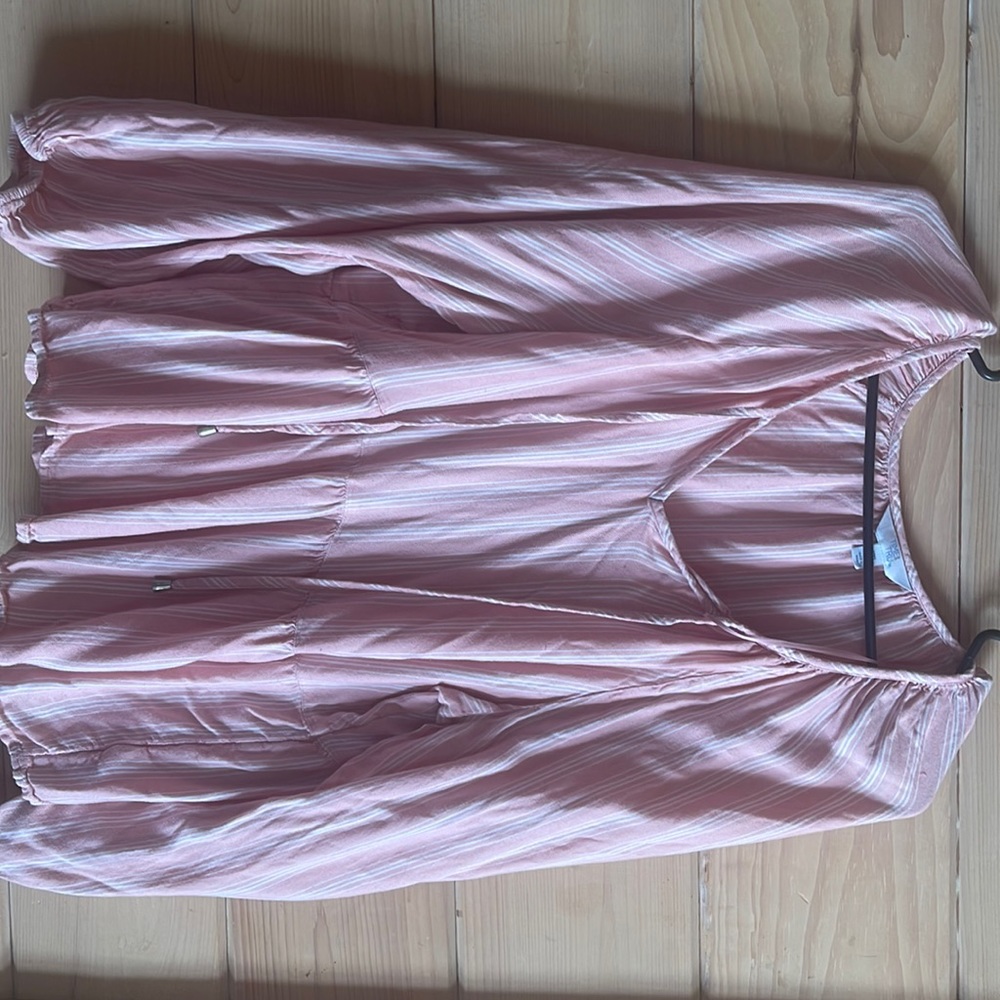 Women’s pink and white Long sleeve shirt